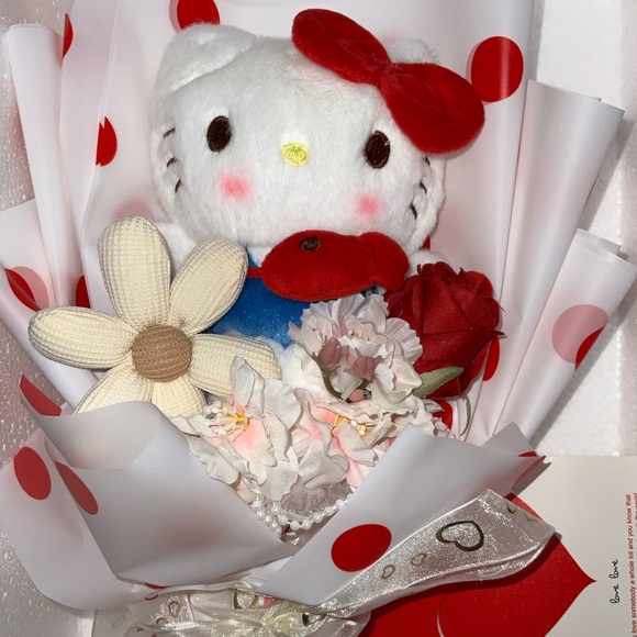 Hello Kitty Red BOUQUET - Picture 2 of 3